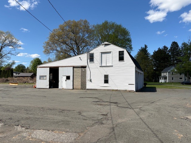 More Photos Of 91 Squawfield Rd, Westfield Service For Sale