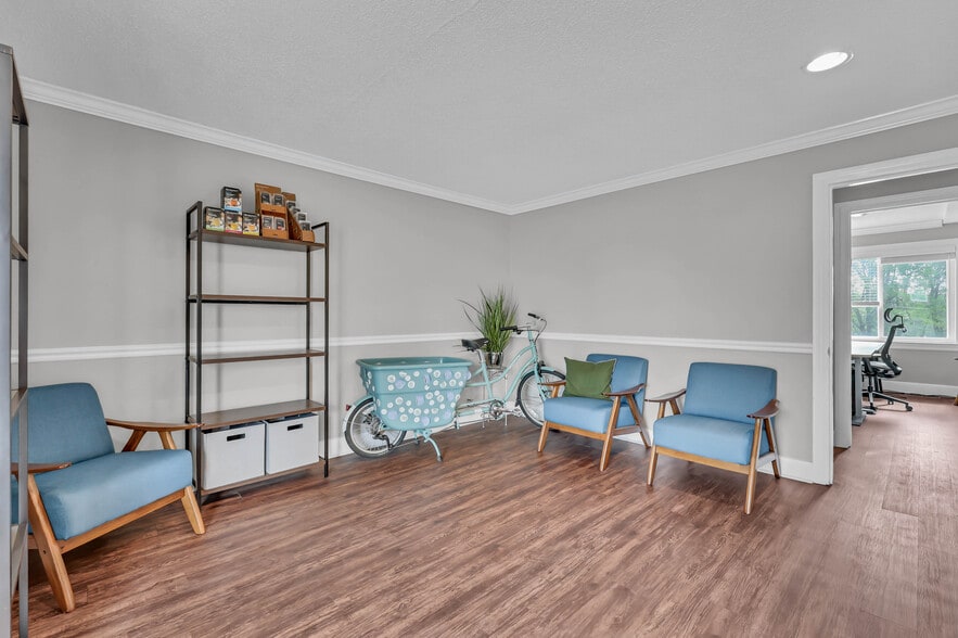 More Photos Of 1758 Memorial Dr, Clarksville Medical For Lease