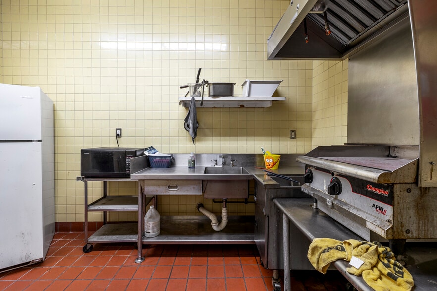 More Photos Of 281 N Main St, Brockton Flex For Sale