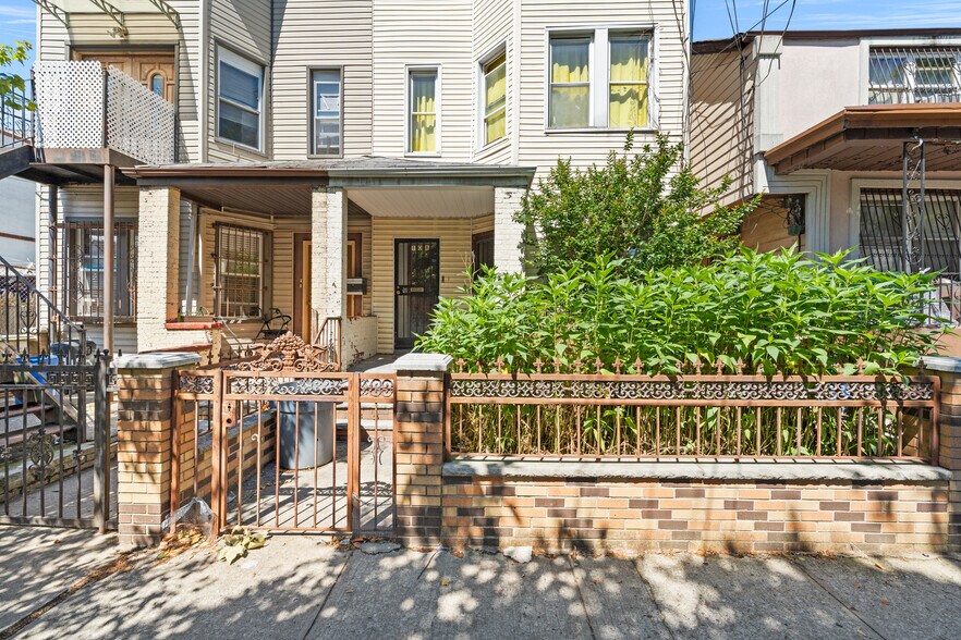 More Photos Of 108 Veronica Pl, Brooklyn Land For Sale