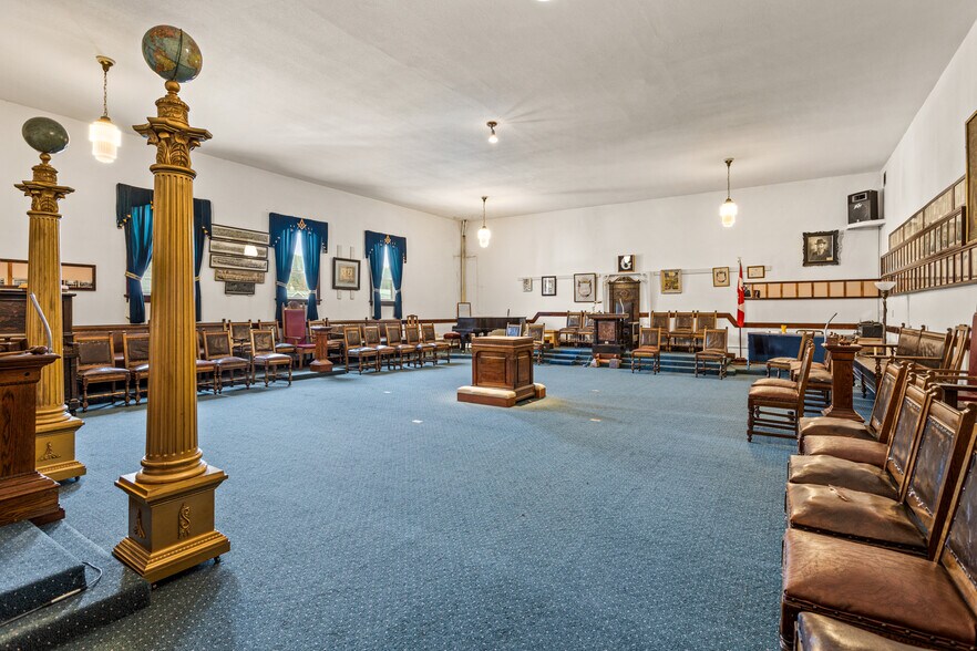 More Photos Of 305 E 1st St, Cle Elum Post Office For Sale