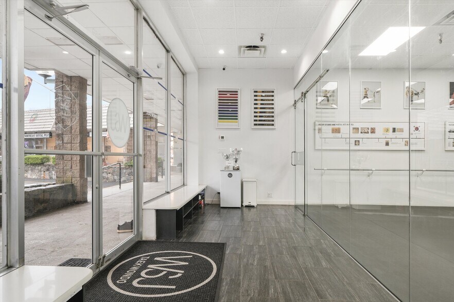 More Photos Of 1853-1877 Commerce St, Yorktown Heights Storefront For Lease