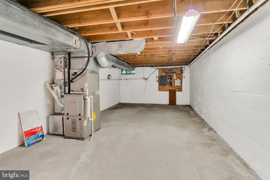 More Photos Of 4070 W Market St, York Office For Sale