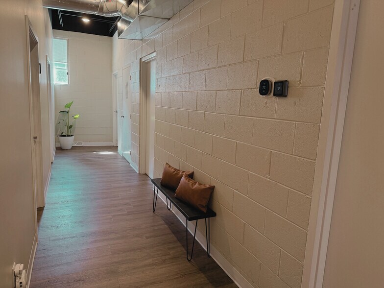 More Photos Of 201 W Hydraulic St, Yorkville Office For Lease