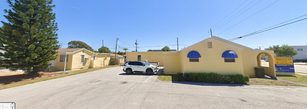 More Photos Of 410 N Broadway, Lantana General Retail For Sale