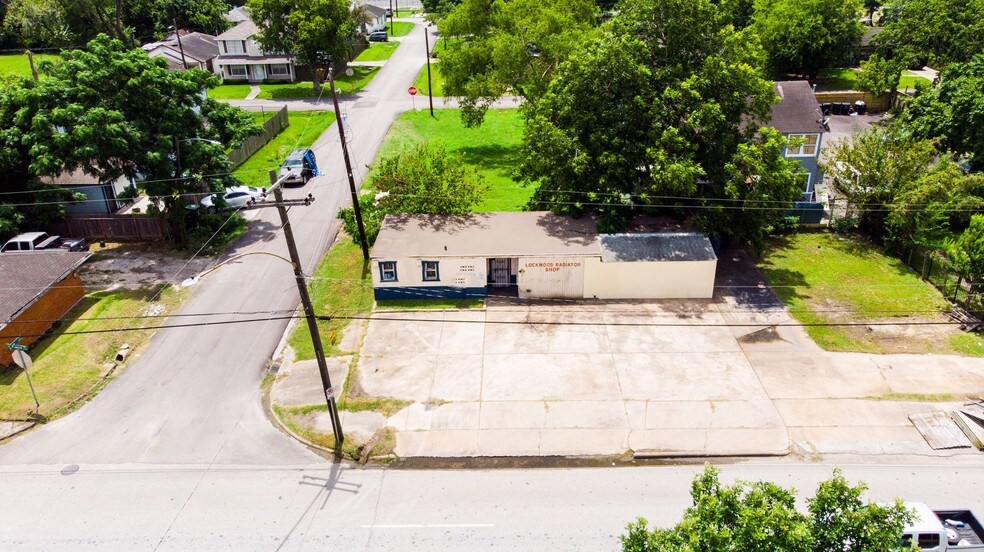 Primary Photo Of 2301 Lockwood Dr, Houston Auto Repair For Sale