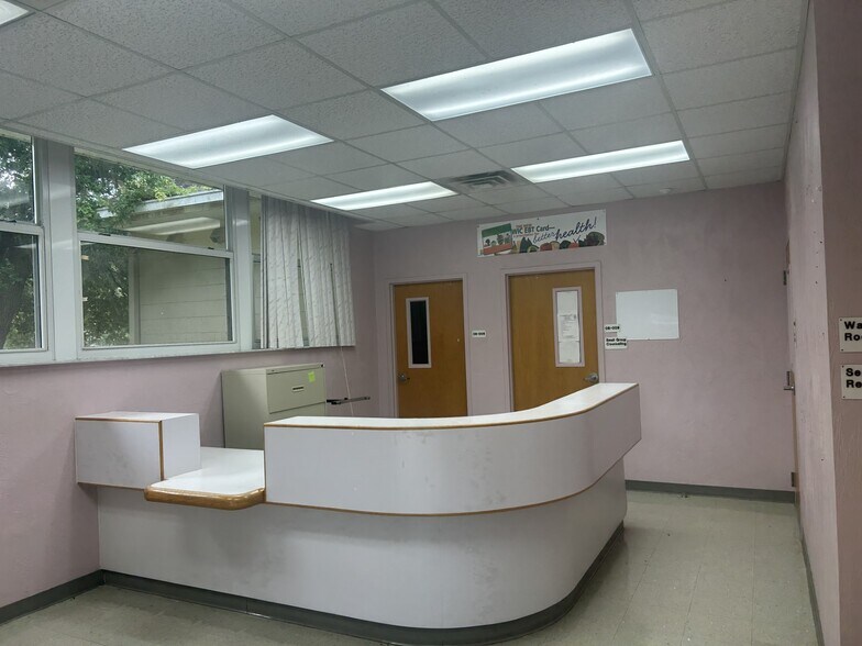 More Photos Of 101 S Prospect St, Crescent City Flex For Sale