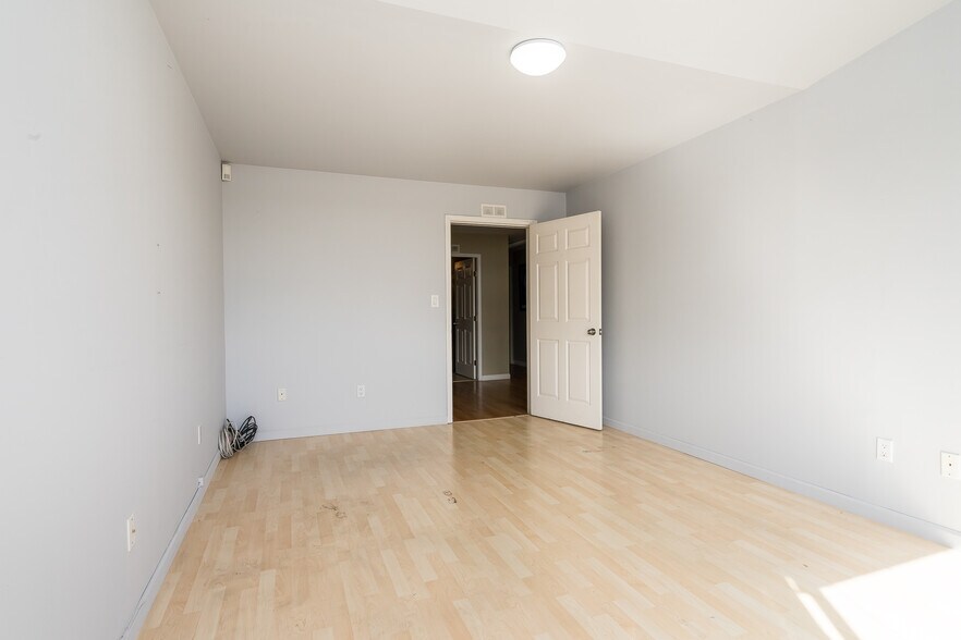 More Photos Of 13761 116 Ave, Surrey Flex For Lease