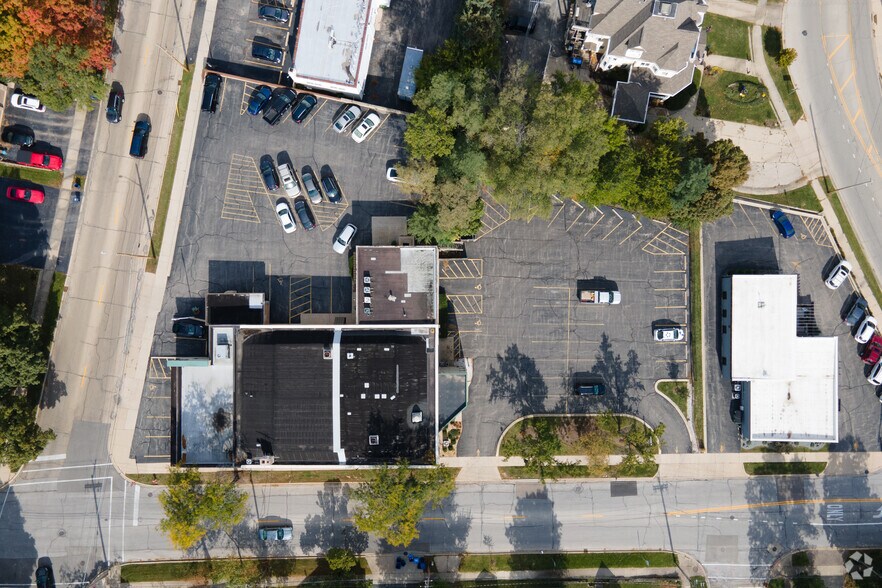 More Photos Of 440 S 3rd St, St Charles Office For Lease