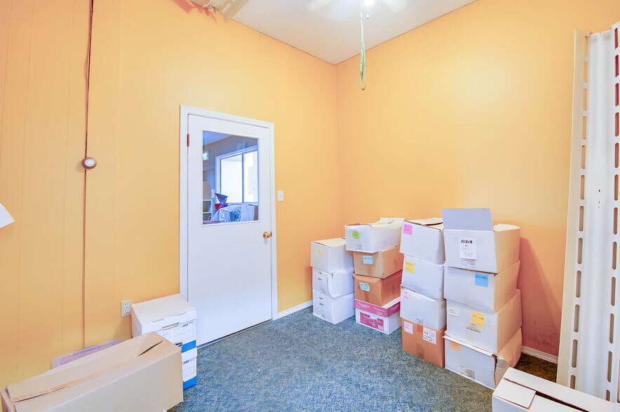 More Photos Of 4918 Napier St, Port Alberni Flex For Sale