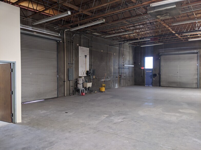 More Photos Of 4755-4767 Procyon St, Las Vegas Warehouse For Lease
