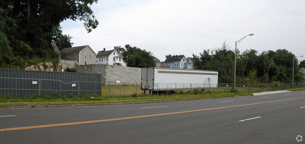 More Photos Of 215 Martin Luther King Dr, Norwalk Land For Lease
