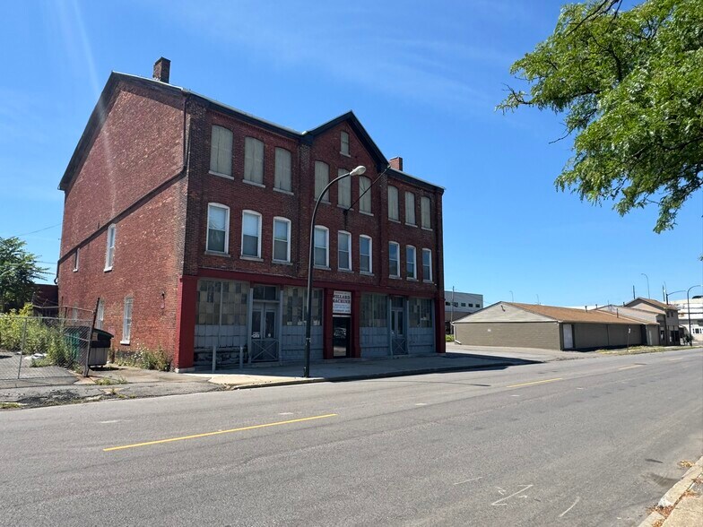 Primary Photo Of 1583 Niagara St, Buffalo Freestanding For Sale