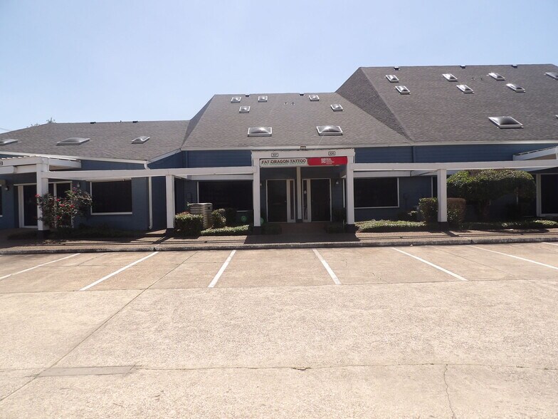 More Photos Of 17300 Saturn Ln, Houston Medical For Lease