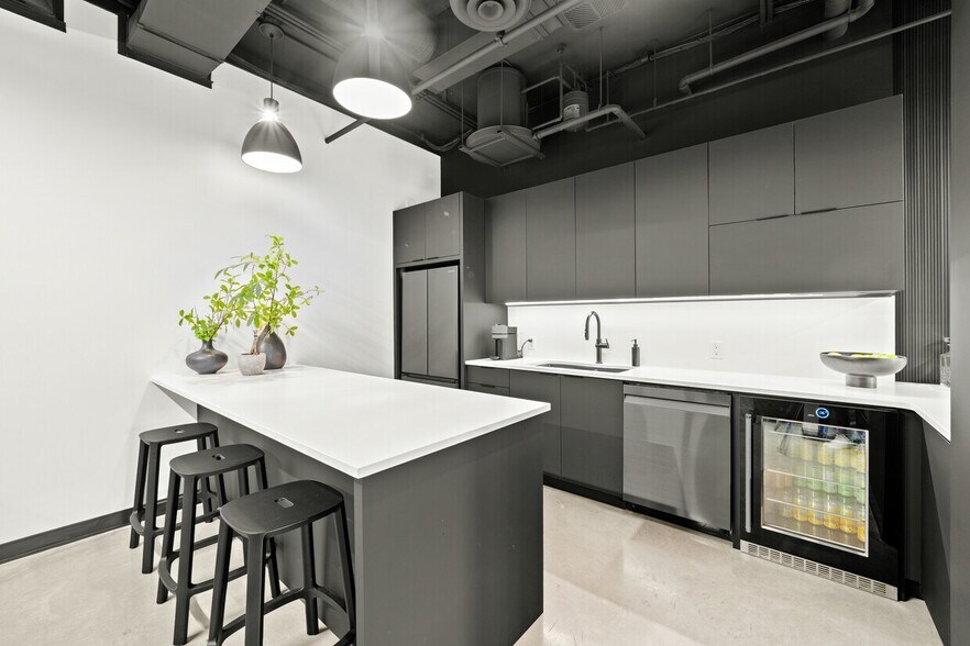 More Photos Of 63 6 Th Av W, Vancouver Medical For Sale