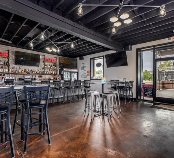 More Photos Of 110 E Hickory St, Streator Bar For Sale