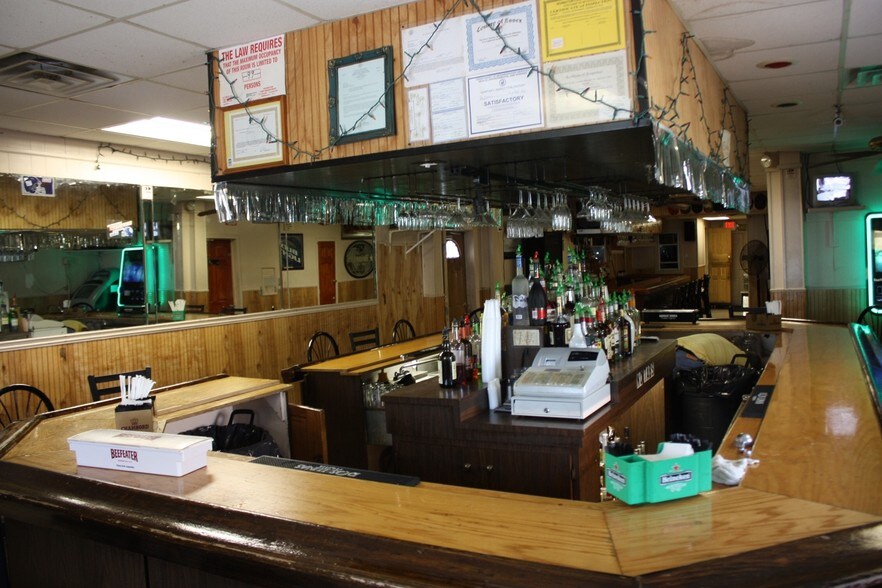 More Photos Of 31 Welland Ave, Irvington Bar For Sale