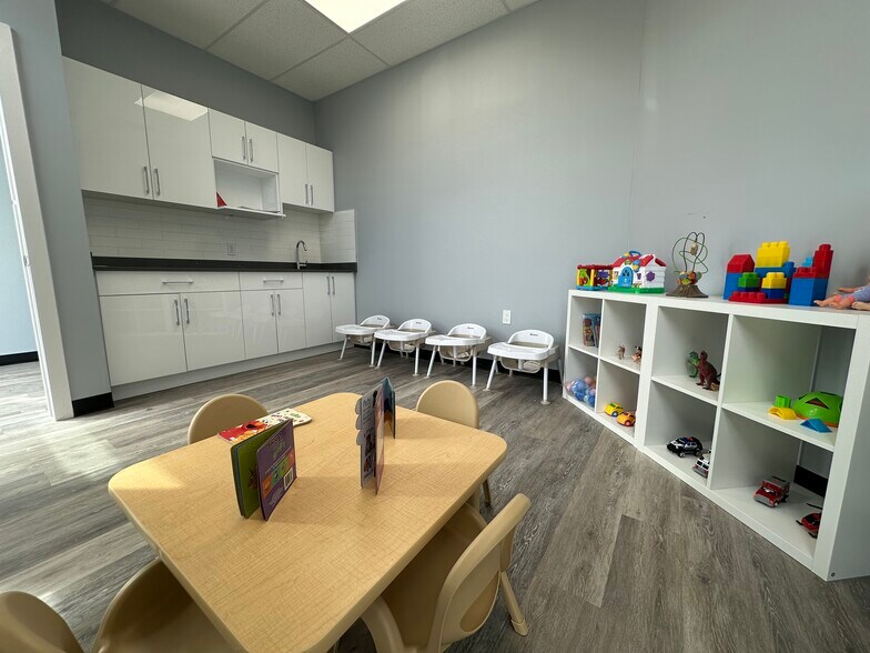 More Photos Of 220 Mistatim Rd NW, Edmonton General Retail For Sale