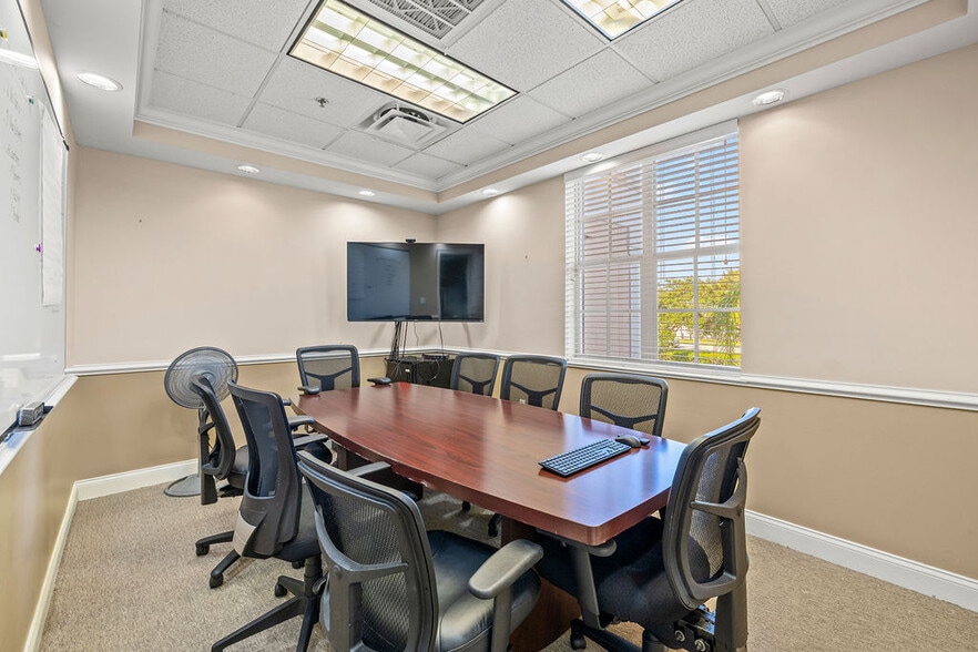 More Photos Of 1555 Indian River Blvd, Vero Beach Medical For Lease