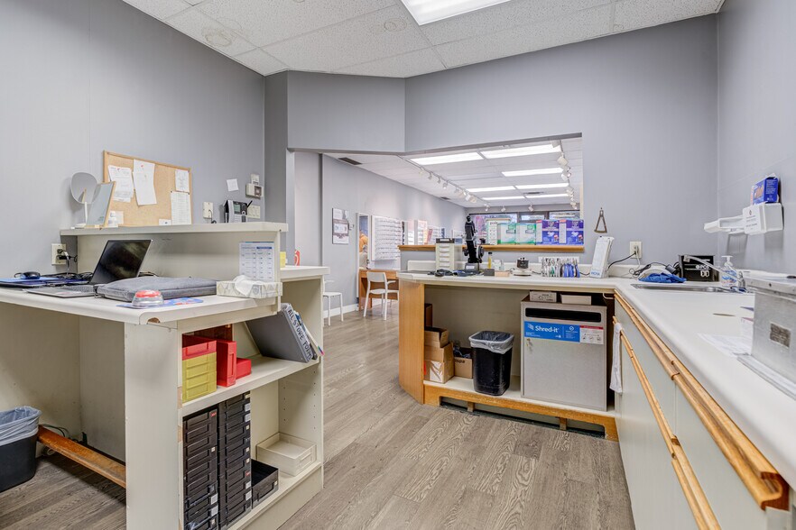 More Photos Of 3000 Bloor St W, Toronto Storefront For Sale