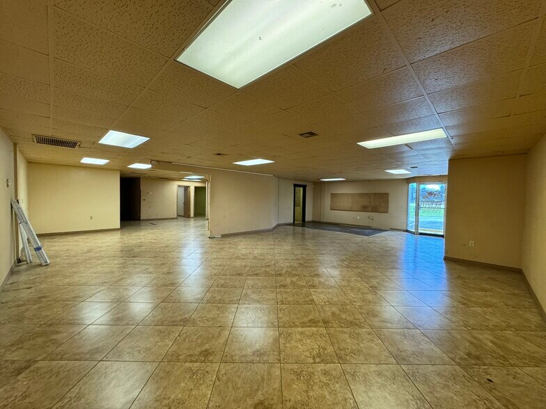 More Photos Of 1010 Us-27 Hwy, Sebring Office For Lease