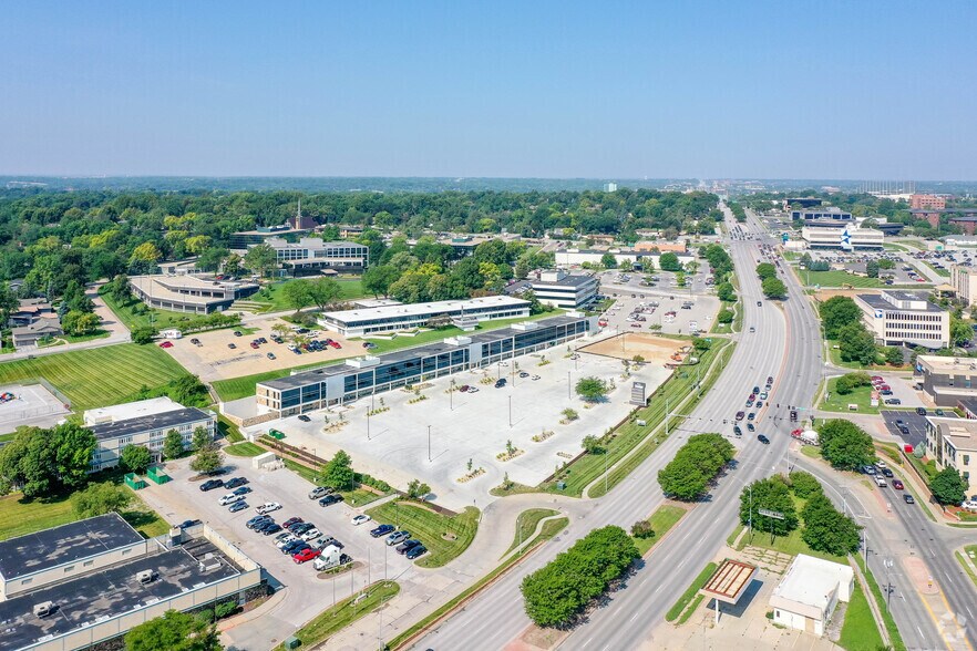 More Photos Of 8601 W Dodge Rd, Omaha Office For Lease