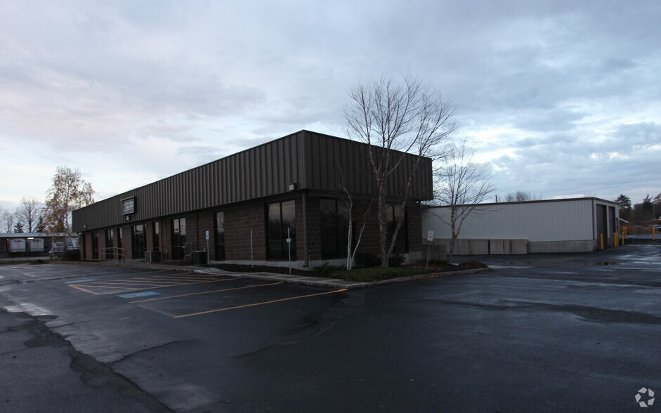 More Photos Of 6800 Northern Blvd, East Syracuse Truck Terminal For Sale