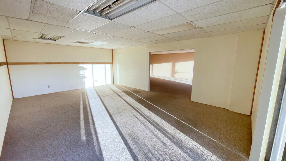 More Photos Of 1353-1363 Inyokern Rd, Ridgecrest Showroom For Lease
