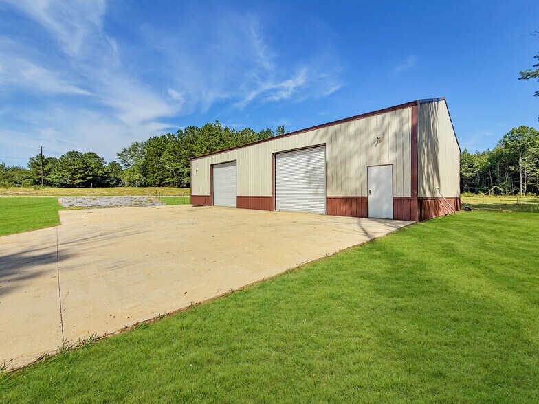 More Photos Of 20099 Sherman Rd, Northport Industrial For Lease