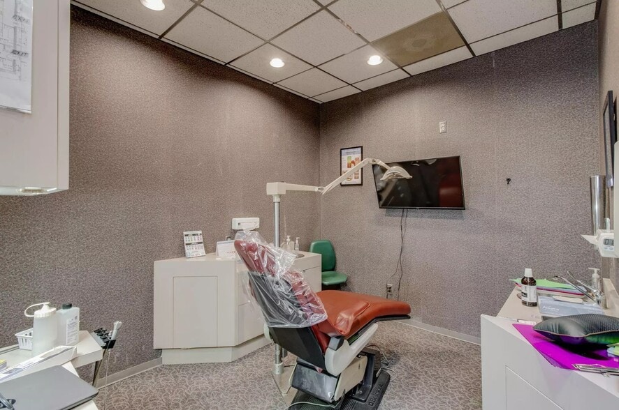 More Photos Of 7111 N Main St, Dayton Medical For Lease