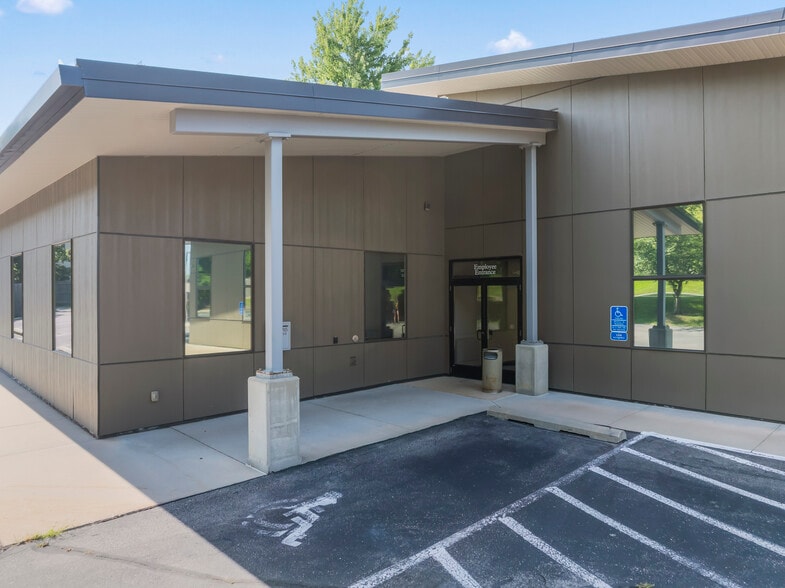 More Photos Of 2200 2nd St SW, Rochester Office For Sale