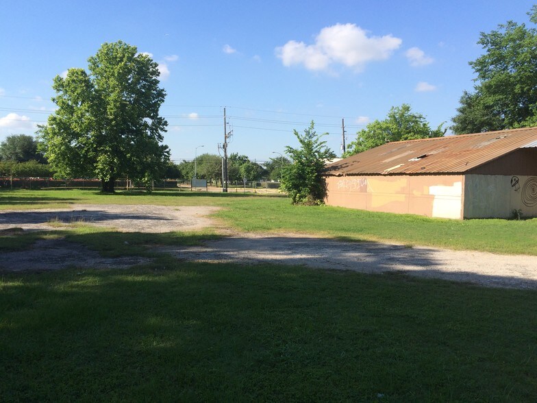 More Photos Of 822 W Greens Rd, Houston Land For Lease
