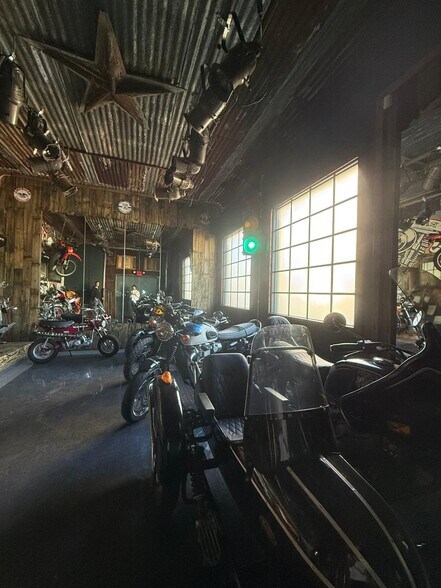 More Photos Of 310 NW 71st St, Miami Warehouse For Sale