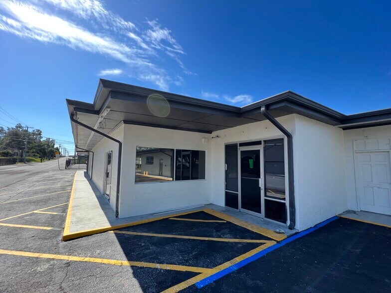 More Photos Of 8610 N Suwanee Ave, Tampa General Retail For Sale