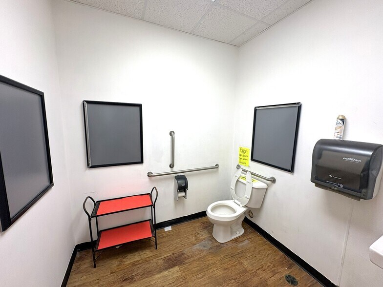 More Photos Of 601 Minnesota Ave, Walker General Retail For Lease