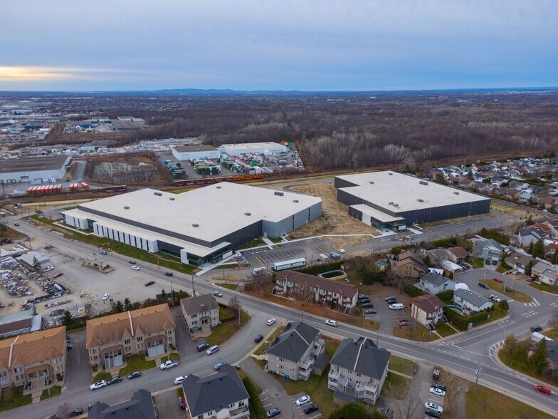 More Photos Of 141 Boul Bellerose O, Laval Warehouse For Lease