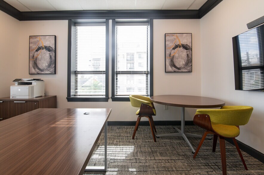 More Photos Of 442 W Kennedy Blvd, Tampa Office For Lease