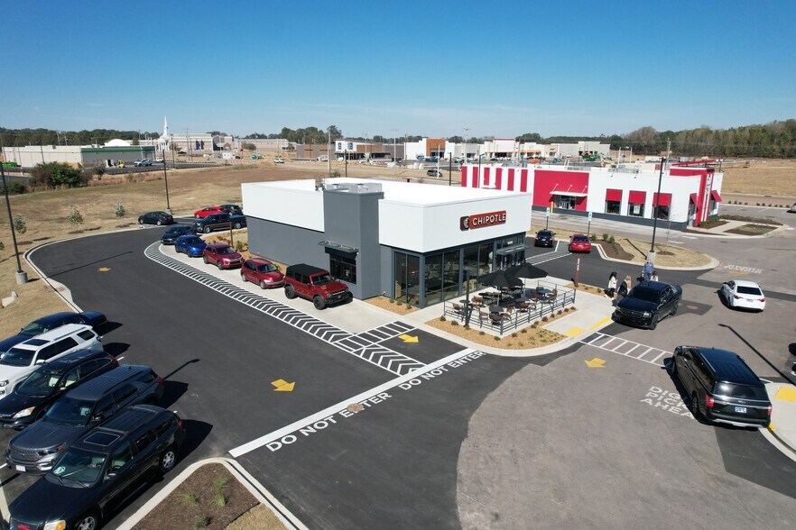 Primary Photo Of 8599 US Highway 51 N, Millington Fast Food For Sale