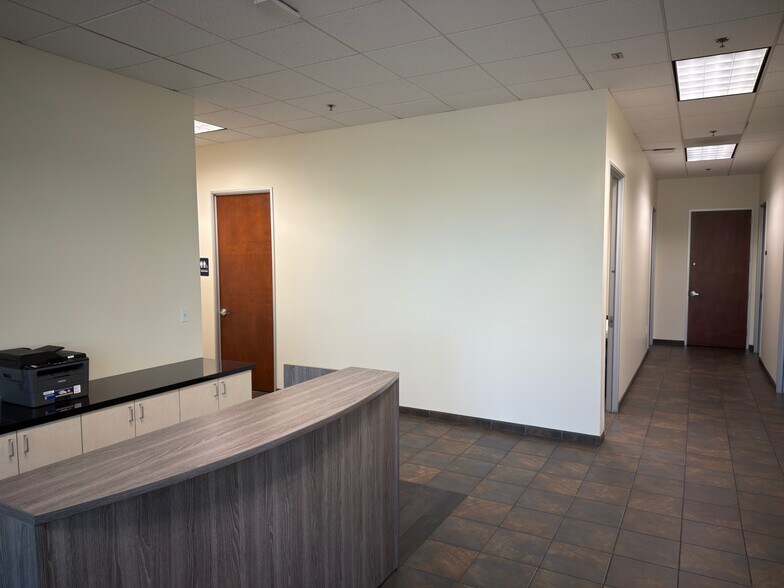 More Photos Of 1835 W Crest Ln, Phoenix Warehouse For Sale