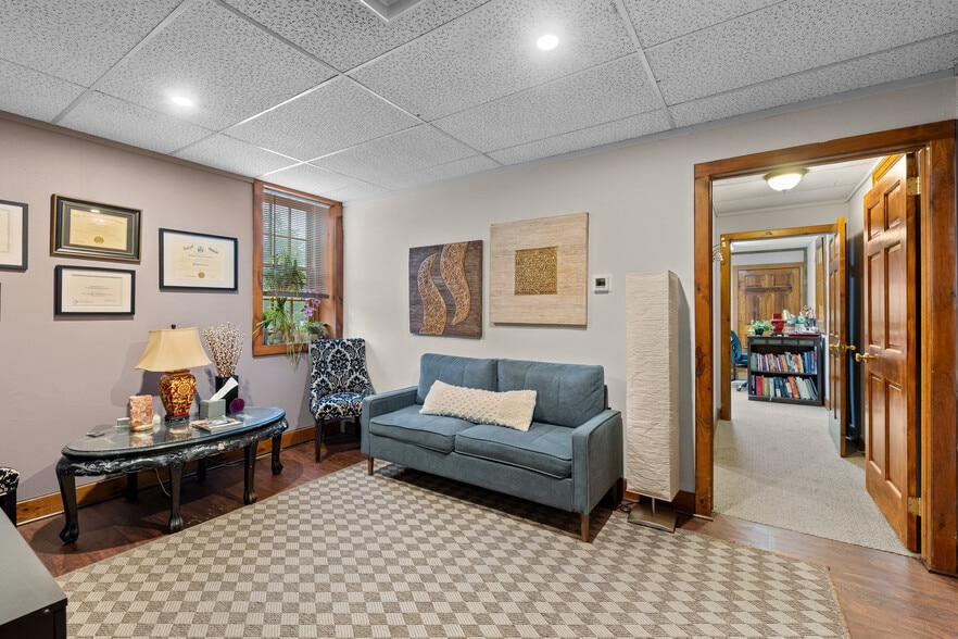 More Photos Of 84 Park Ave, Flemington Office For Lease