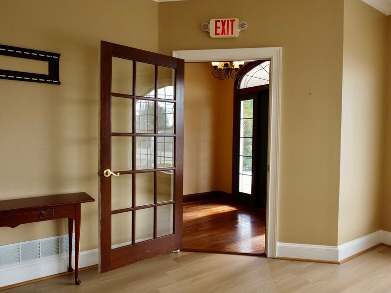 More Photos Of 3218 Mill St, Covington Medical For Sale