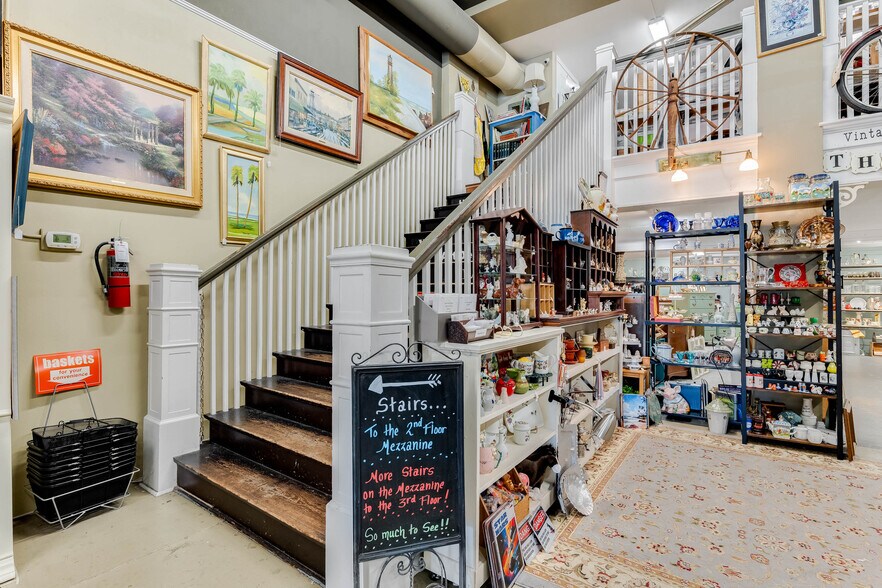 More Photos Of 114 S Woodland Blvd, Deland Storefront For Sale