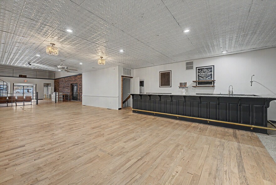 More Photos Of 109 Main St SE, Gravette Office For Sale