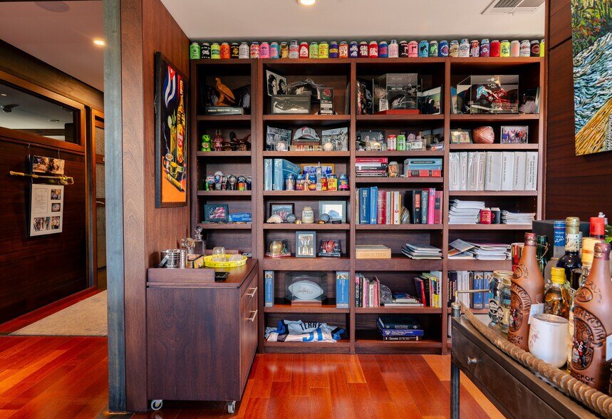 More Photos Of 733 E 12th 1/2 St, Houston Office For Sale