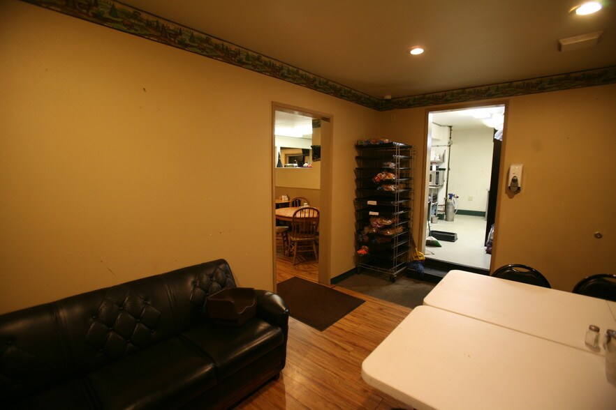 More Photos Of 31815 E Historic Columbia RI Hwy, Troutdale Convenience Store For Sale