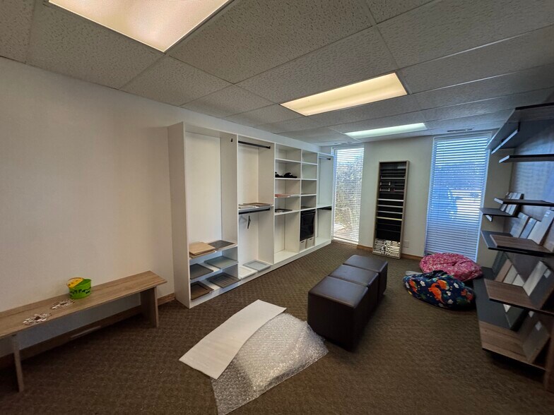 More Photos Of 12137 Rhea Dr, Plainfield Warehouse For Lease