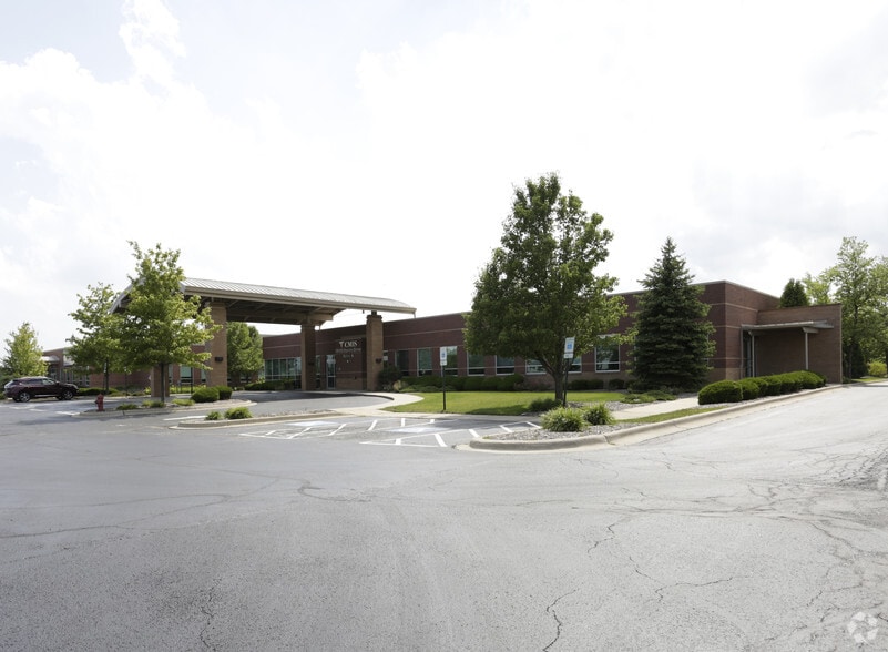 More Photos Of 19110 Darvin Dr, Mokena Medical For Lease