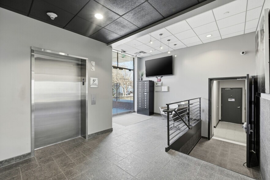 More Photos Of 1 W Mountain St, Fayetteville Office For Lease