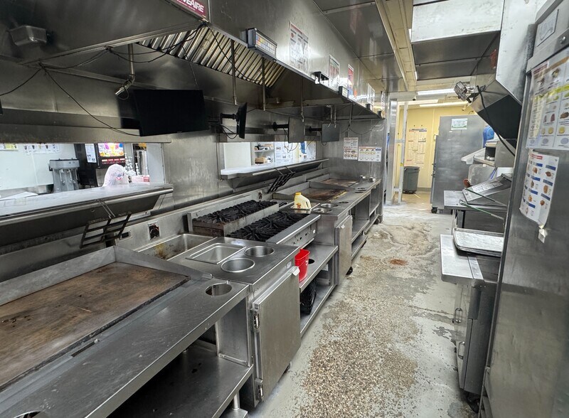 More Photos Of 11475 Cinema Dr, Diberville Restaurant For Sale