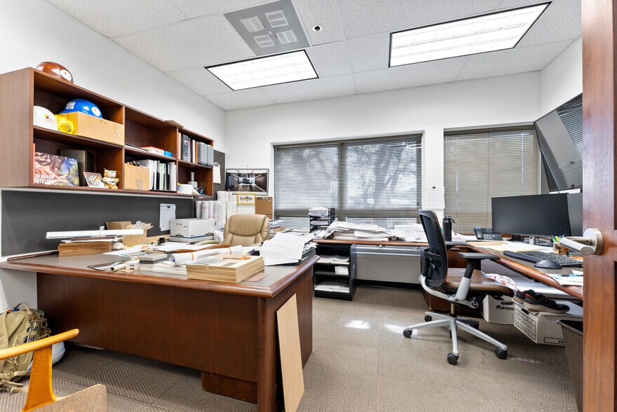 More Photos Of 115 Industrial Dr, Northampton Warehouse For Sale